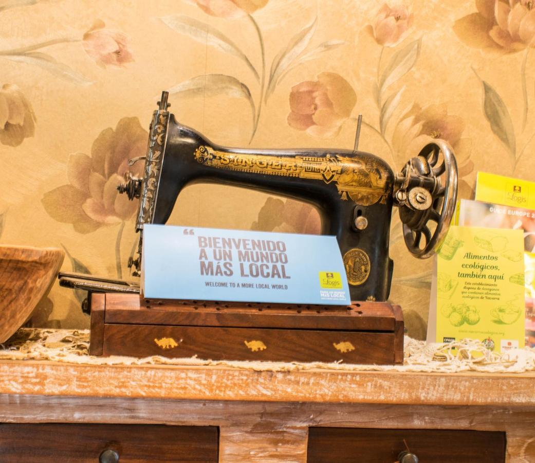 Hostal Rural Txapi Txuri Logis Hotels Murillo el Fruto エクステリア 写真
