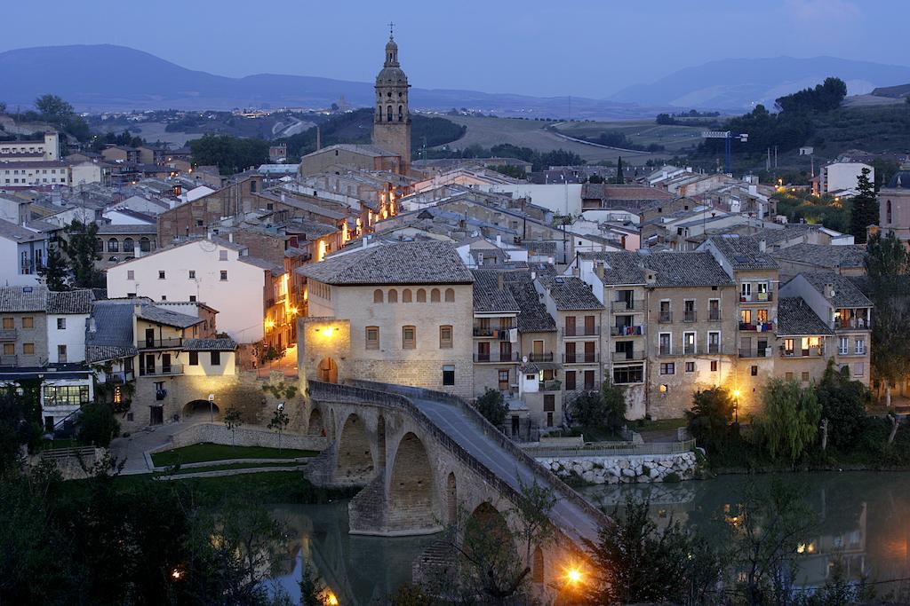 Hostal Rural Txapi Txuri Logis Hotels Murillo el Fruto エクステリア 写真